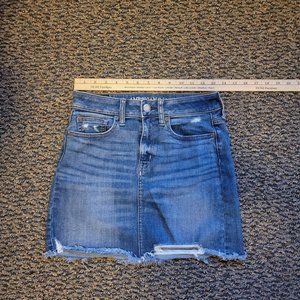 AE American Eagle Distressed Hi Rise Mini Denim Jean Skirt Women’s Size 2